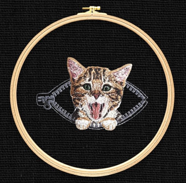 Котенок в кармашке с молнией миниатюрный реалистичный дизайн машинной вышивки