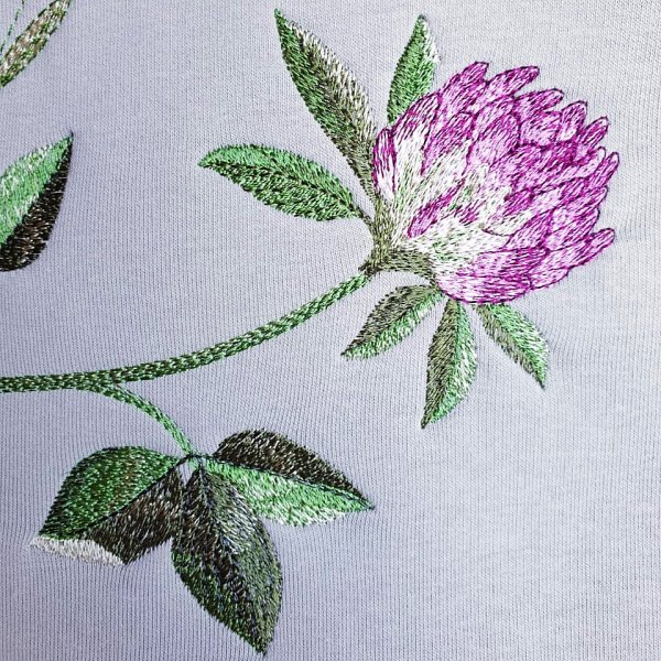 Clover Machine embroidery design in the art surface technique