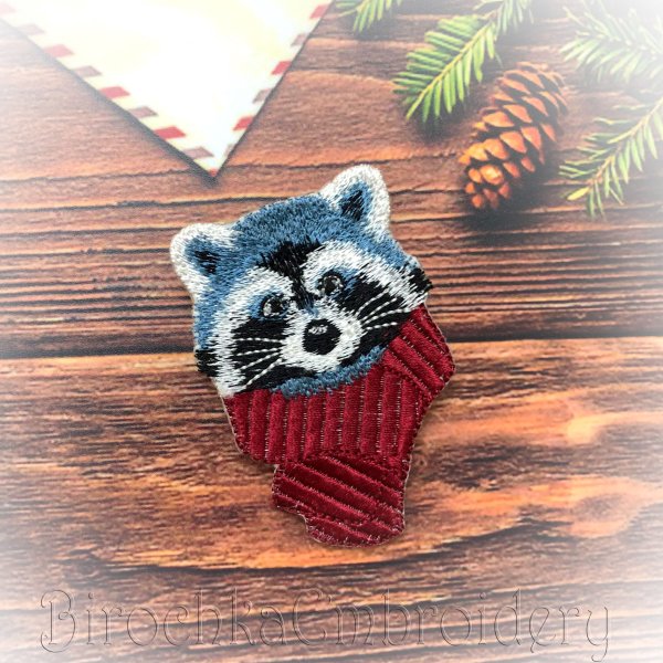 Raccoon brooch machine embroidery design
