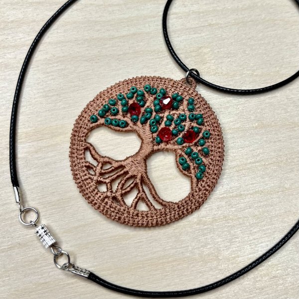 Machine embroidery design for art therapy pendant “Tree is my amulet”