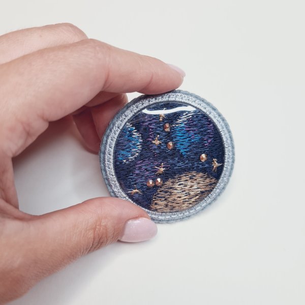 Machine embroidery design for art therapy: Brooch "Window to Space"