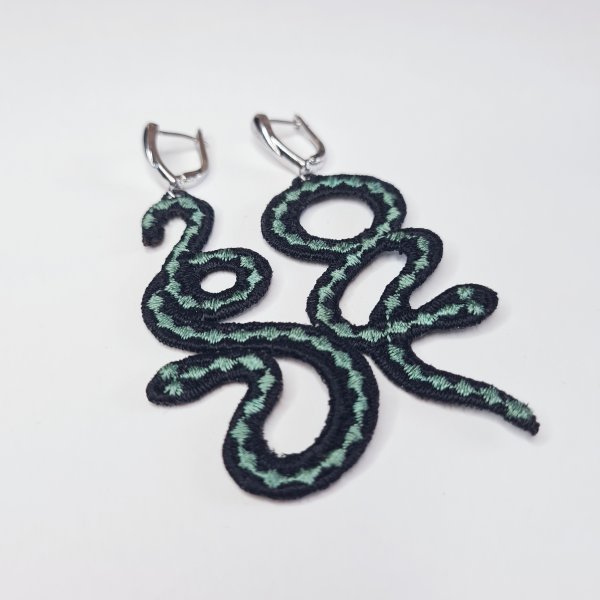 Machine embroidery design of snake earrings FSL